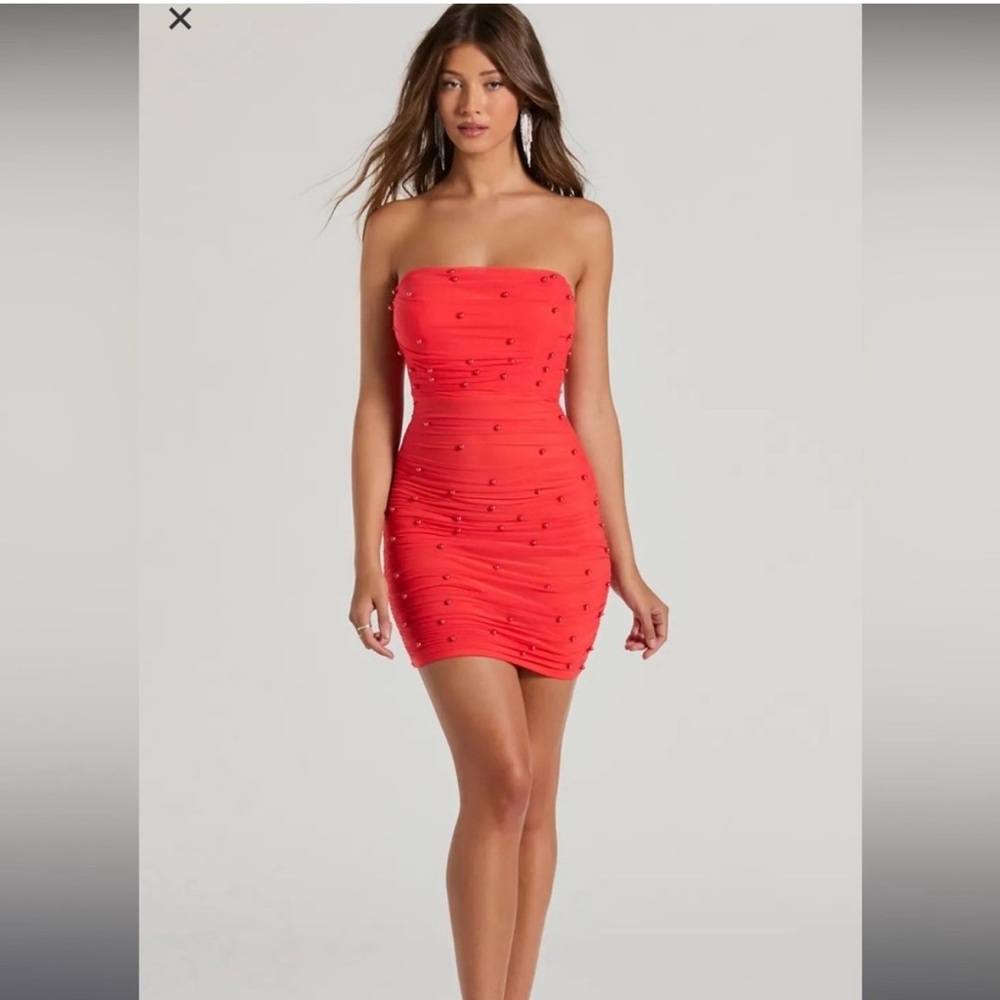 Windsor Enhance Your Chic Strapless Faux Pear Mini Dress in Coral